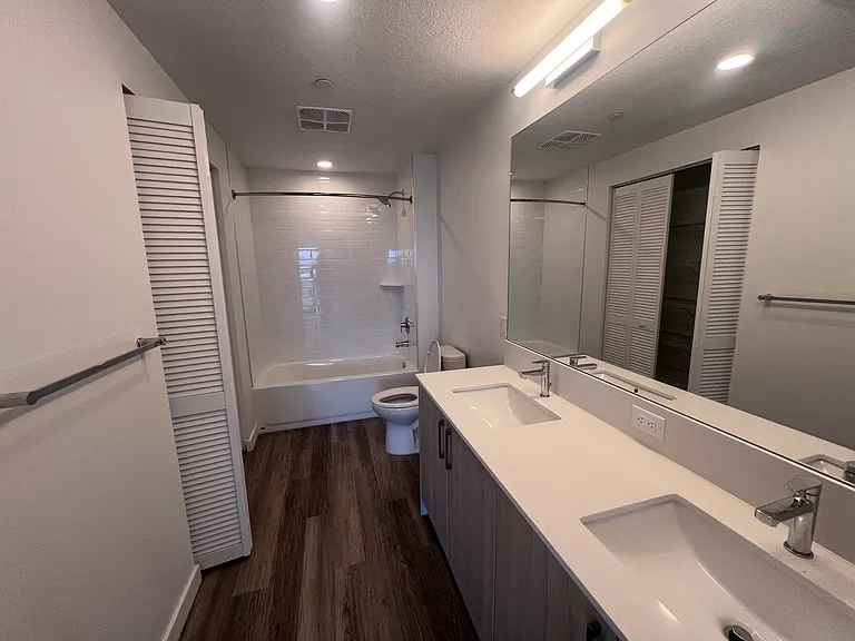 1100 N Miami Ave #C — Photo 9