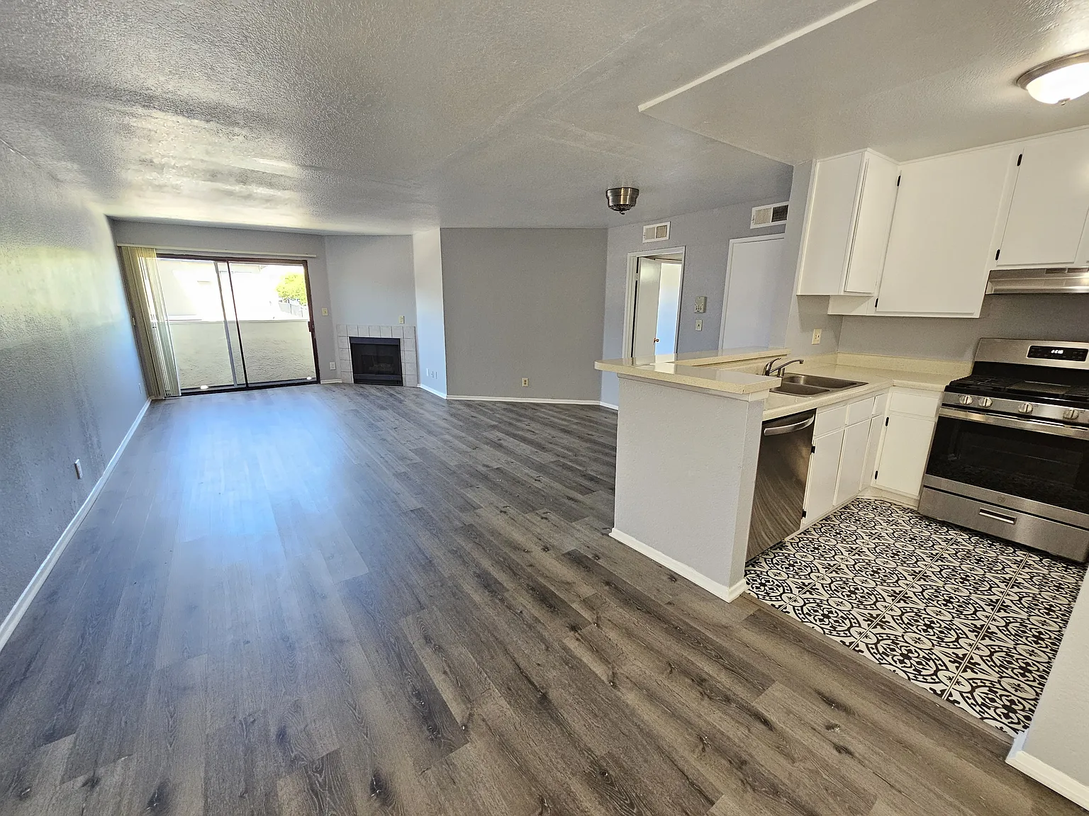 2 bed, 1000 sqft, $2,250 — Photo 2