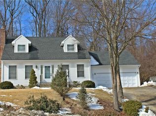 32 Arbutus Bnd, Waterbury, CT 06708