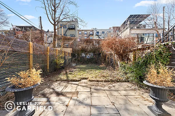 Rented by Leslie J. Garfield | media 8