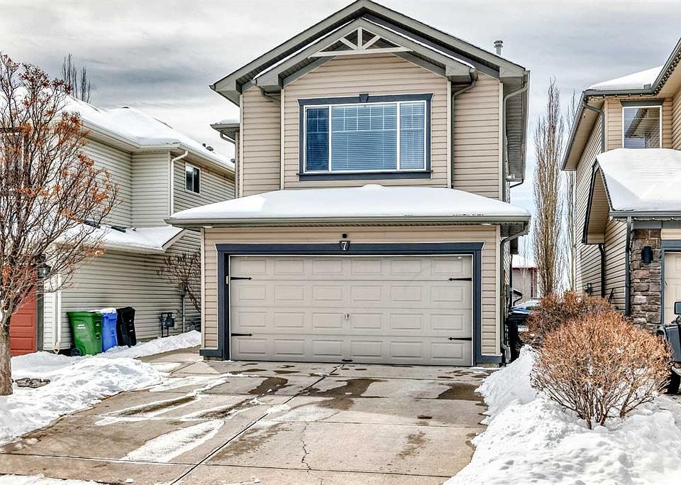 1st image of 7 NE Tuscany Ridge Cres NW