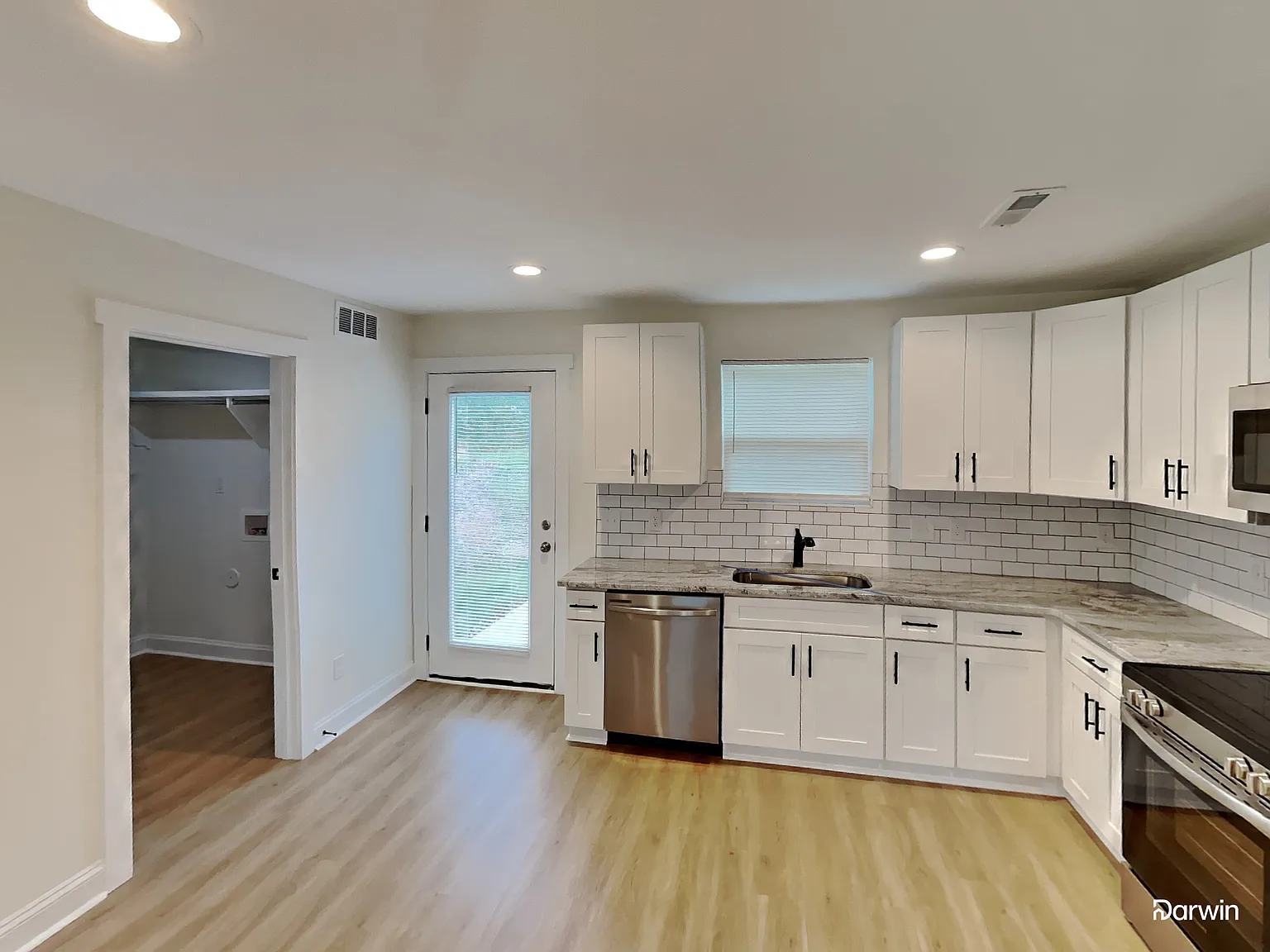 3 bed, 2.5 bath, 1530 sqft, $1,800 — Photo 4
