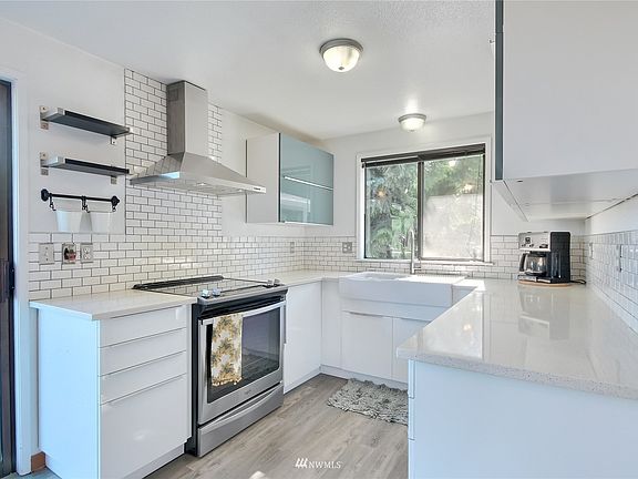 4th image of 6315 7th Street Ct E