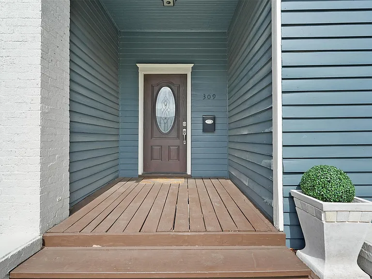 309 Pecore St — Photo 7