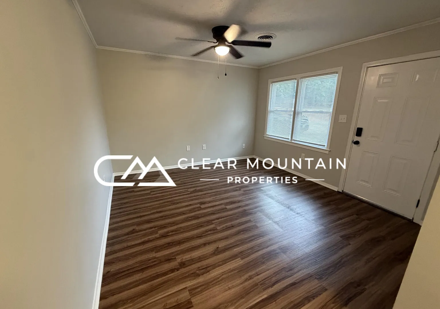 Creekside Apartments — Photo 4
