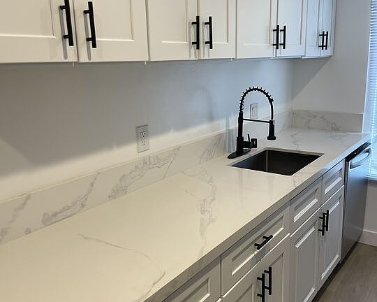 4th image of 1254 N Orange Grove Ave APT 4