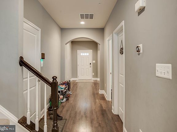 4th image of 5571 Saddlebrook Ct