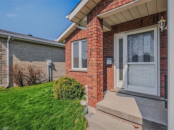 4th image of 44 Donegal Dr