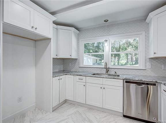4th image of 819 Imperial Dr