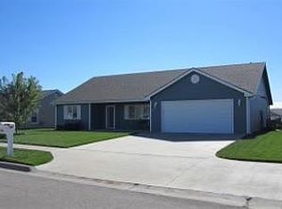 401 Brookridge Dr, Manhattan, KS 66502