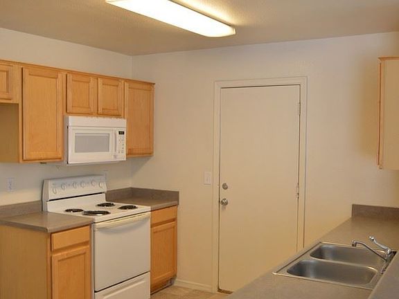 4th image of 8755 E Crescent Ave