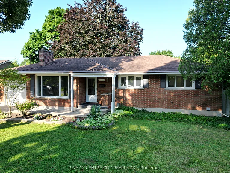 74 Brentwood Cres — Photo 3
