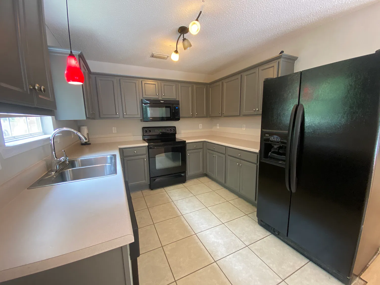 Available Mid-December! Bay Branch Villas 3 Bed/2 Bath! Plus Pool! — Photo 4