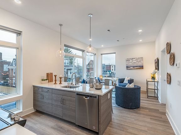 4th image of 5545 Pulaski Ave #207