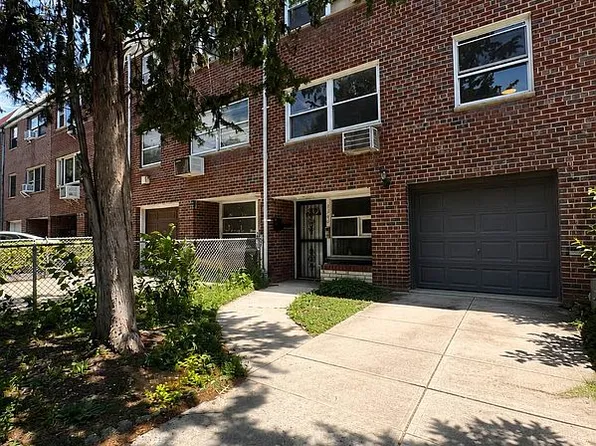 30-83 49th St, Astoria, NY 11103