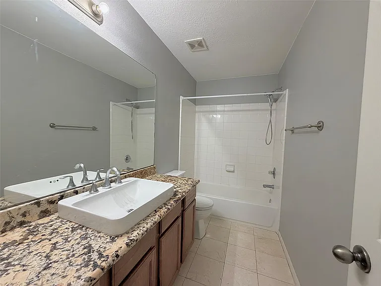 1515 Saulnier St — Photo 27