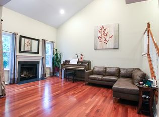 33 Treat Ln, East Brunswick, NJ 08816