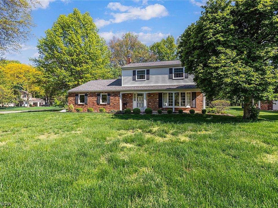 1st image of 32696 Surrey Ln