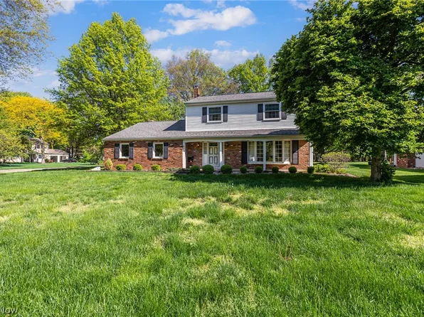 32696 Surrey Ln, Avon Lake, OH 44012