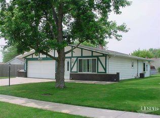 8924 Redfield Dr, Fort Wayne, IN 46819