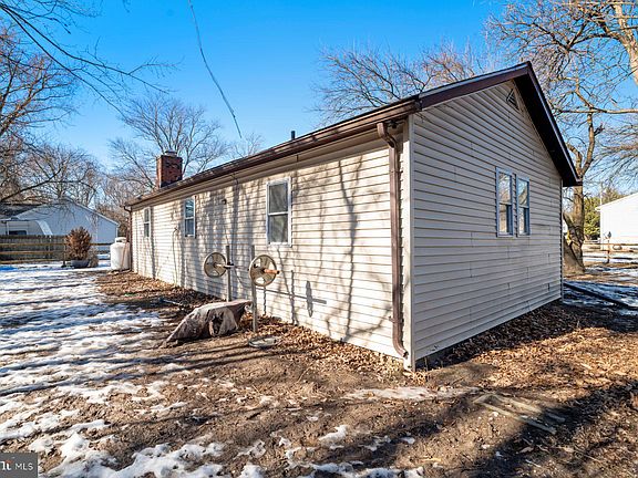 3rd image of 287 Thompson Ave E