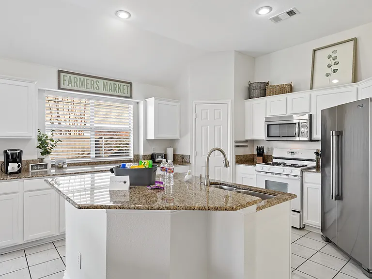 1438 Royal Oaks Dr — Photo 6