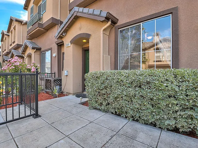 3271 Shiraz Pl — Photo 20