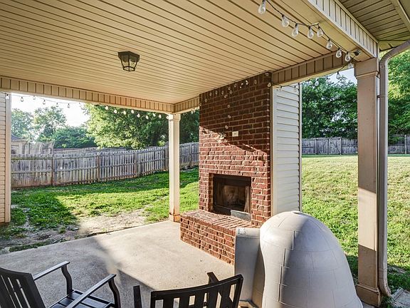 3rd image of 739 Sturdivant Dr