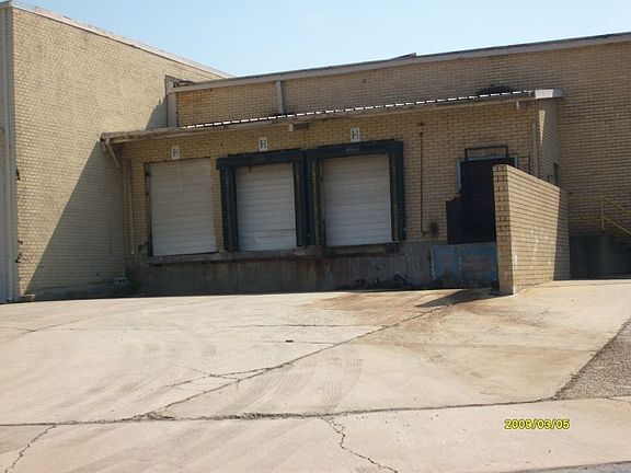 3 high docks on cul-de-sac