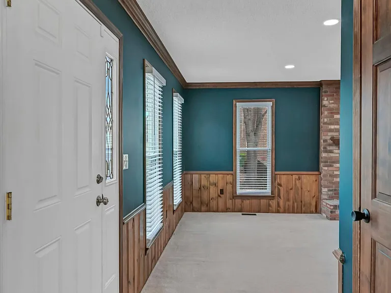 2416 Bendemeer Dr — Photo 3