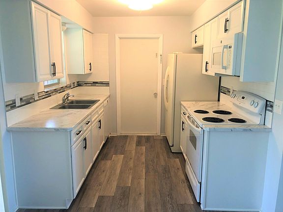 3rd image of 75 Aqua Ct