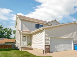 1101 Lois Ln, Waterloo, IA 50702