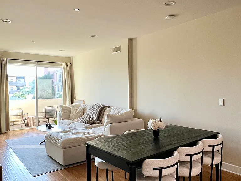 1235 Granville Ave #204 — Photo 4