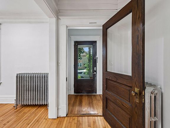 3rd image of 2121 Harriet Ave