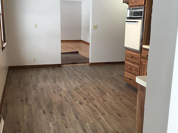 5th image of 829 Highland Ave
