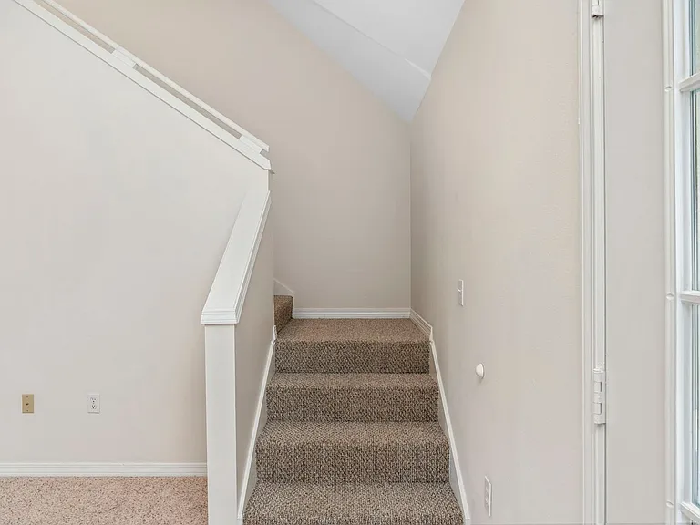 305 Parkwood Pl — Photo 28