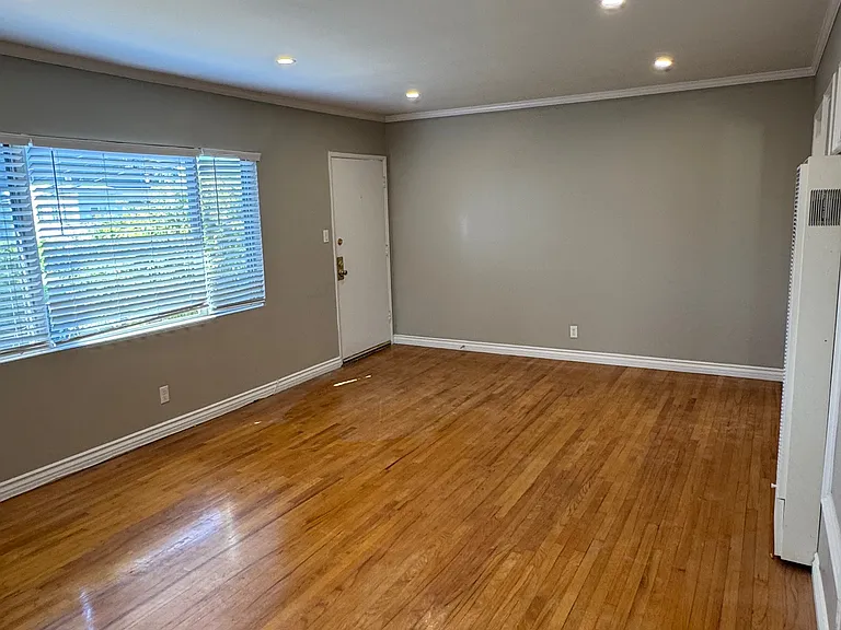 909 1/2 S Wooster St #2 — Photo 2
