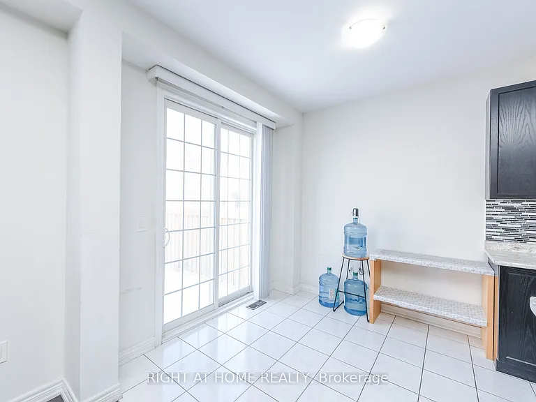 36 Spokanne St — Photo 17