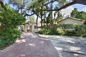 1st image of 3825 Poinciana Ave