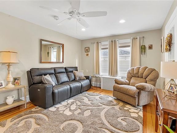 3rd image of 139 Goldsmith Ave