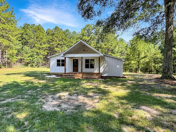 7129 McComb Holmesville Rd, McComb, MS 39648