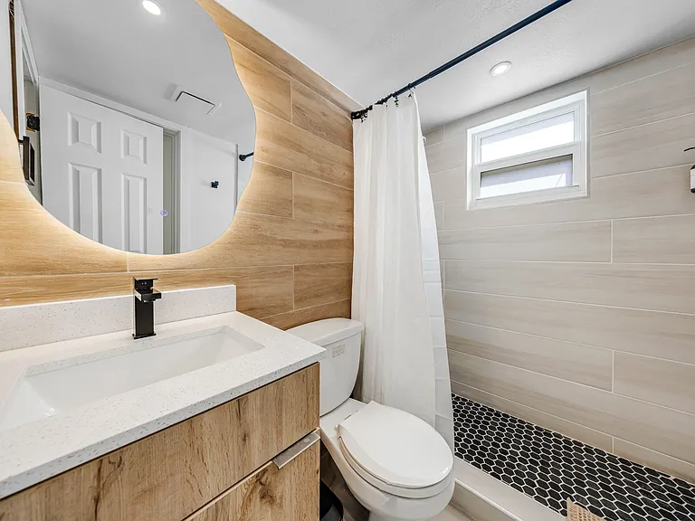 5195 NE 18th Ave #2 — Photo 8