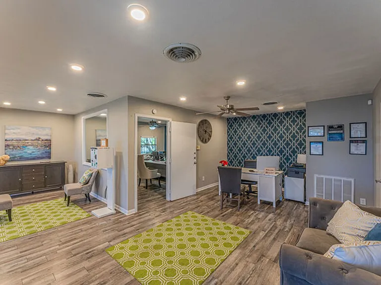 South Crest Apartments: All Bills Paid -Dazzling Dallas Apartments in Quiet Area! — Photo 32