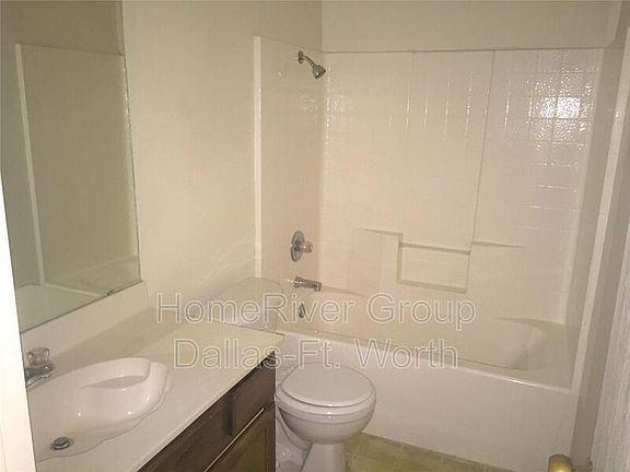4th image of 715 Kingston Dr