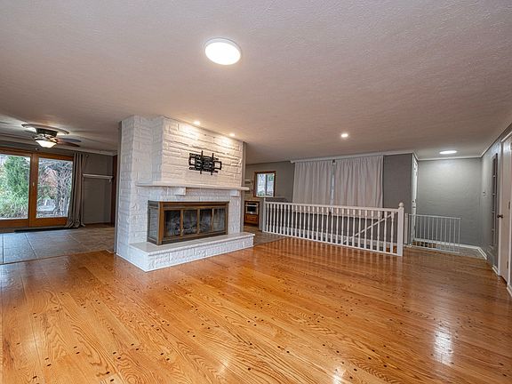 5th image of 3180 Pinecrest Ct