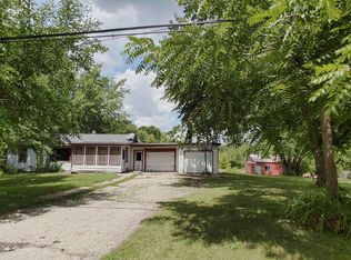 5152 Blackhawk Rd, Rockford, IL 61109