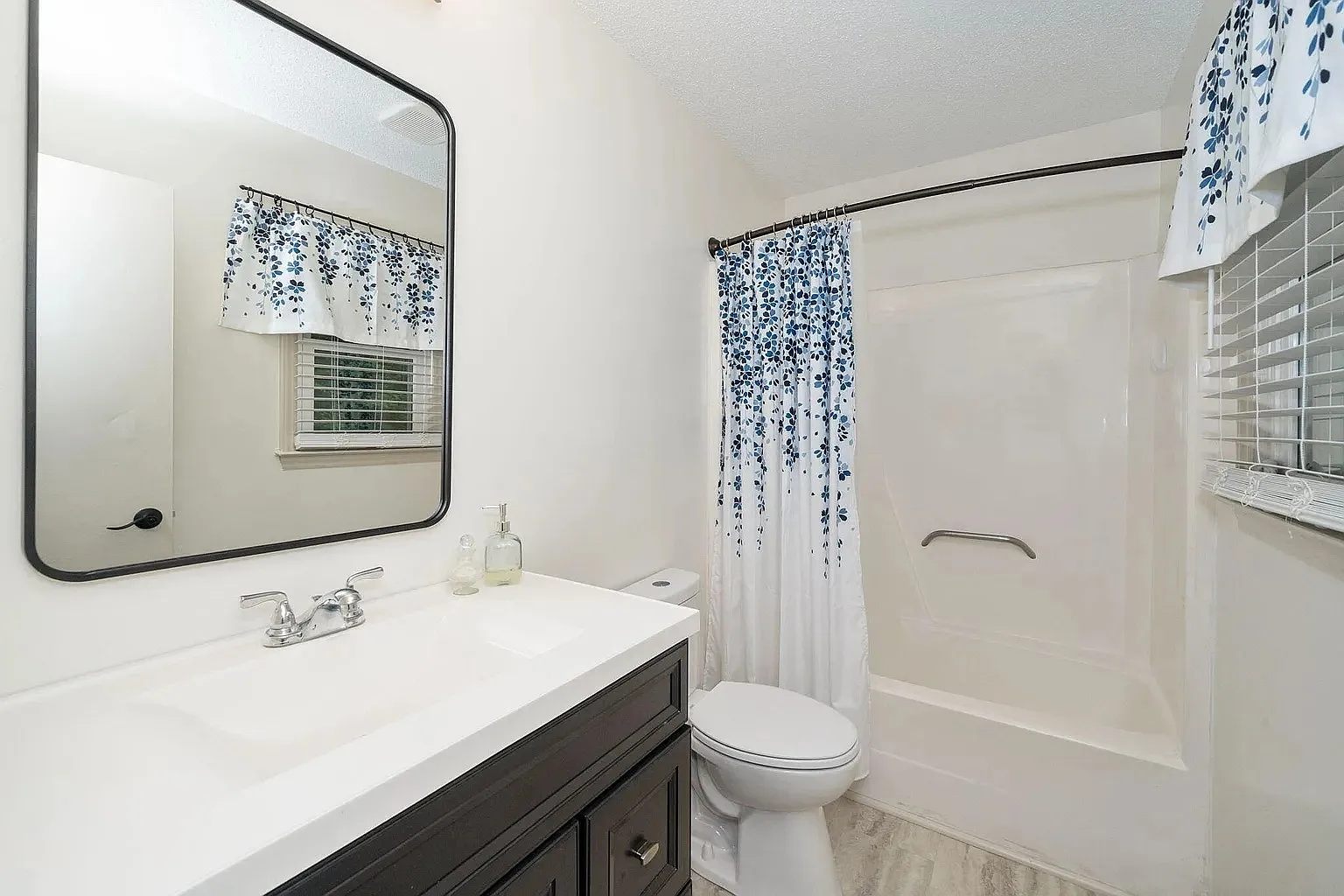 6 bed, 2311 sqft, $700 — Photo 4