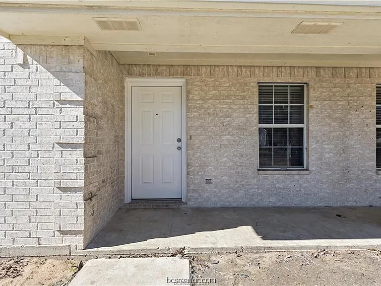 510 Freeman Ave — Photo 2