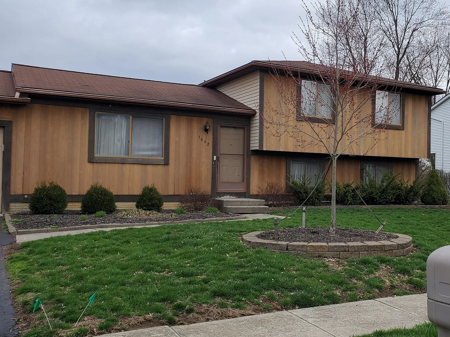 1642 Otter Ct photo 1
