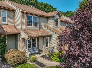 40 Kettlebrook Dr, Mount Laurel, NJ 08054